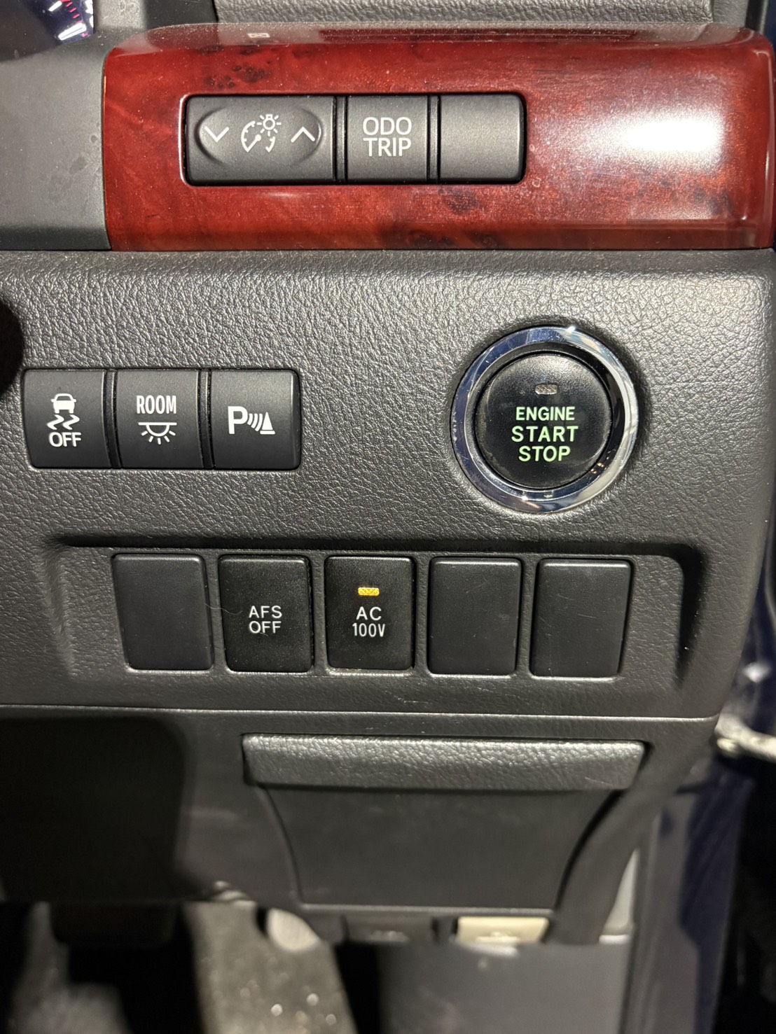 エンジンスタートボタン